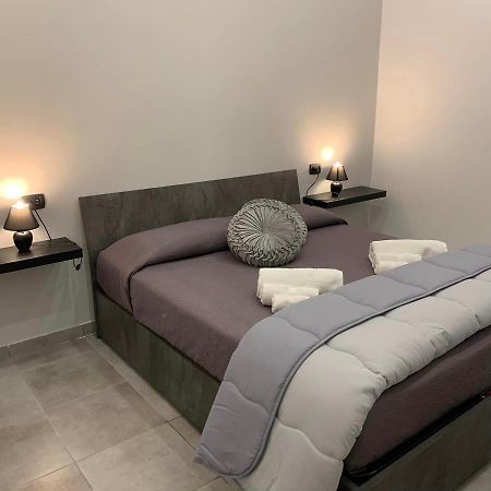 Miris Apartment Fast Comfortable Naples Airport Capodichino 25 Minutes Walk Self Check-In المظهر الخارجي الصورة