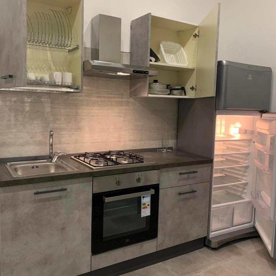 Miris Apartment Fast Comfortable Naples Airport Capodichino 25 Minutes Walk Self Check-In المظهر الخارجي الصورة