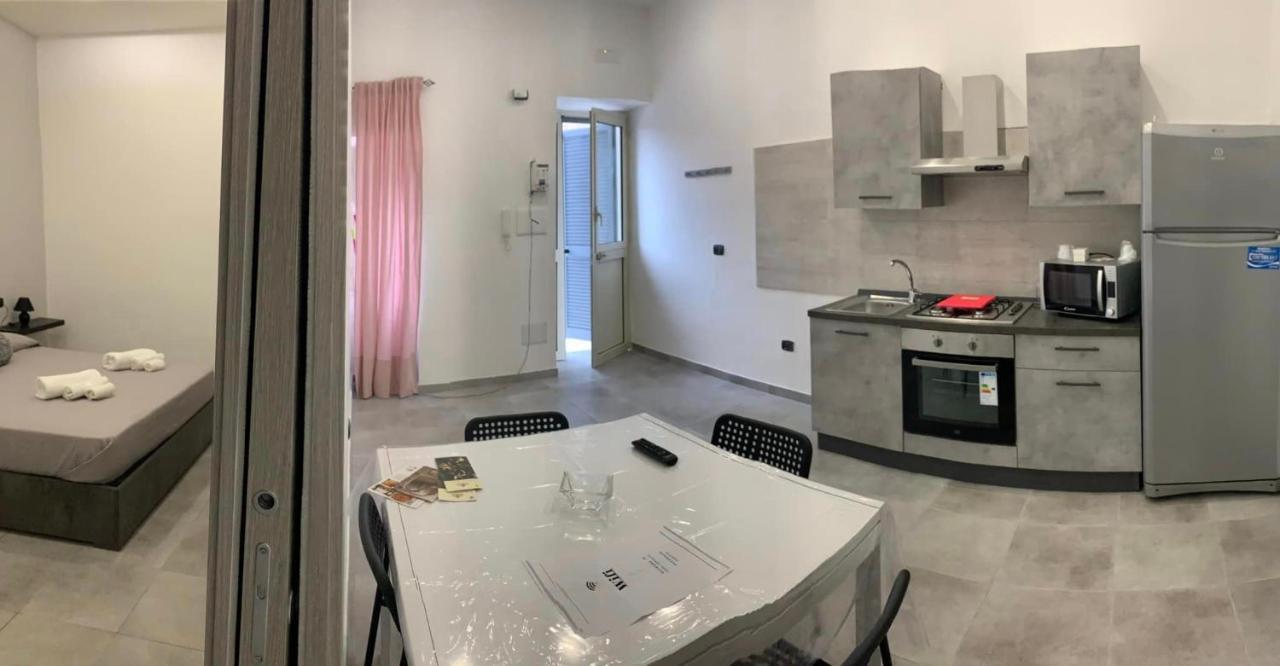 Miris Apartment Fast Comfortable Naples Airport Capodichino 25 Minutes Walk Self Check-In المظهر الخارجي الصورة