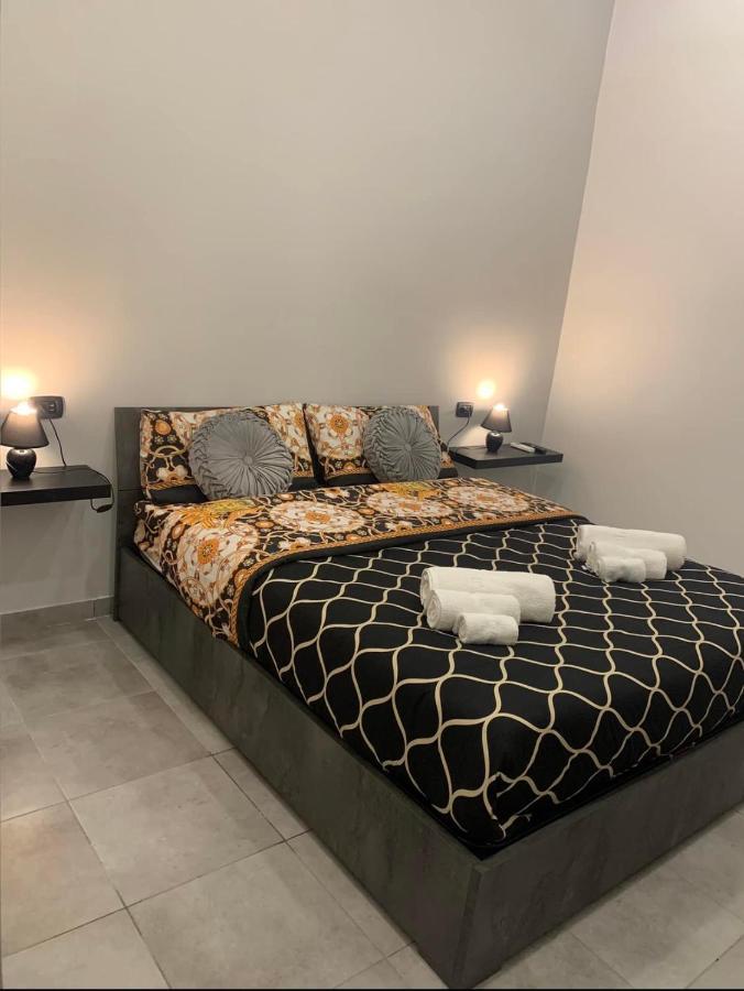 Miris Apartment Fast Comfortable Naples Airport Capodichino 25 Minutes Walk Self Check-In المظهر الخارجي الصورة